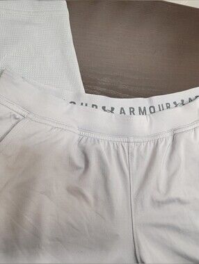 NWT Under Armour HeatGear Women's Small Gray Graphic Crop Pants Leggings 1329469